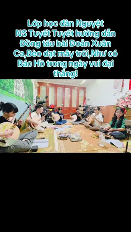 Lớp học đàn Nguyệt - NS Tuyết Tuyết hướng dẫn