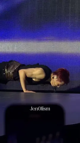 DEEYYMM!!! WITH SINGLE HAND Y'ALL 🫠🫠🫠🫠🫠🫠🫠🫠🫠🫠 cr: in the video  #jeno #leejeno #day2 #tds4insingapore #nctdream 