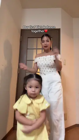 She got her moves from mama 😉💁‍♀️ #opalitedancetrend #opalite #motheranddaughter  #motherdaughter #motheranddaughtertiktok 