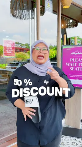 50% DISCOUNT ‼️ Setahun sekali jea, tak akan nak lepaskan peluang tuh.  Semua jenis makanan, minuman dan juga dessert kita buang harga 50% discount. Ajak kawan kawan, keluarga, pakwe, makwe semualahhhhh! Ashhryshoshedap 50% Birthday Feast Waze : Ashhryshoshedap Time: 12 Noon - 12 Midnight Date : 21st October 2025 Tolong tag rakan rakan anda! Saya ada sediakan clown utk anak anak, photobooth, candies, chocolate, photographer, videographer untuk anda semua meraikkanya. Saya suggest yang mana duduk berdekatan datang naik grab sahaja bagi mengelakkan tiada parking! See you guys soon! #Ashhryshoshedapbirthdayfeast #happybirthdayashhryshoshedap