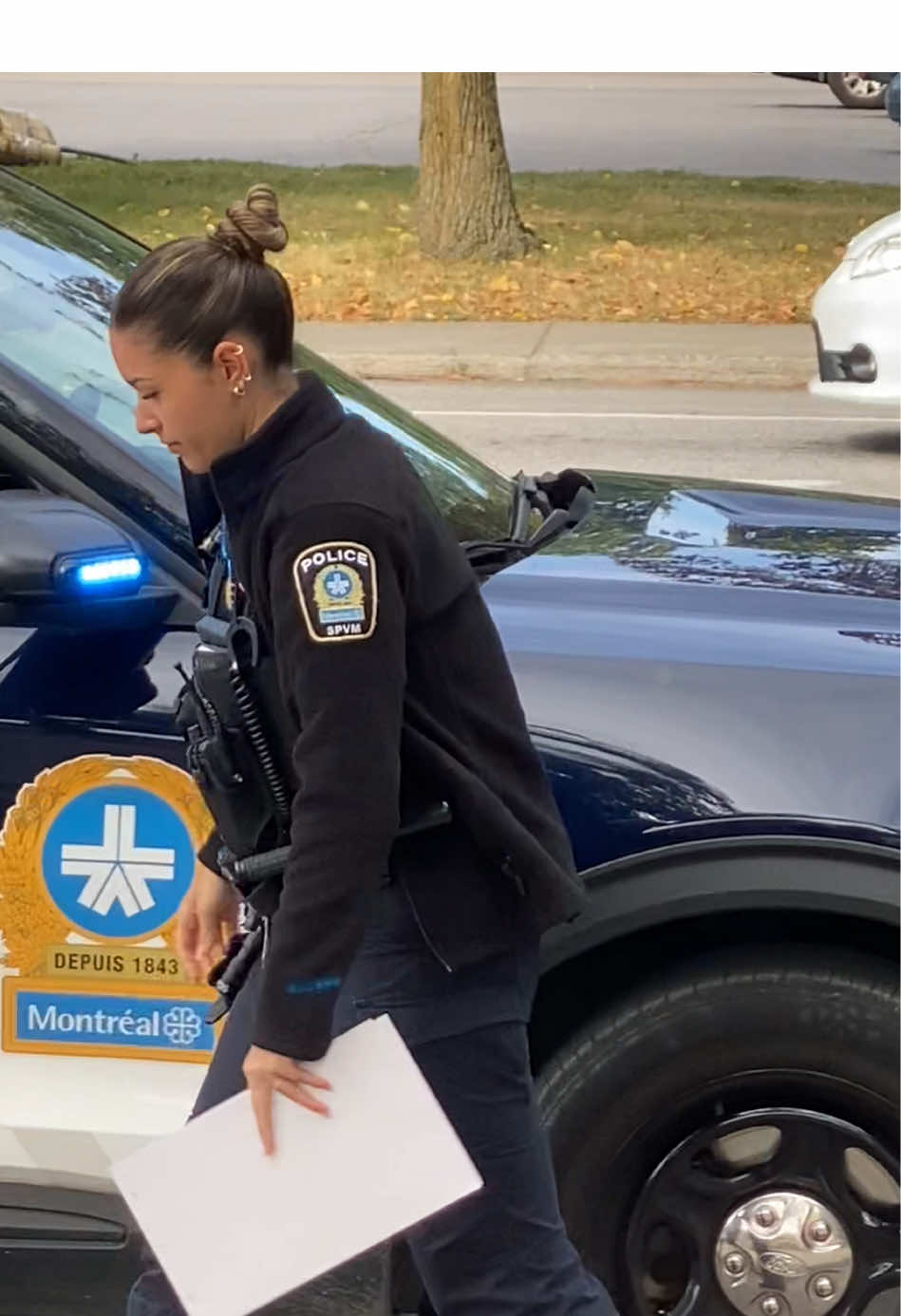 A smile from police officers can make interactions more comfortable #policeoftiktok #police #lawenforcement #qcpolice #spvm 