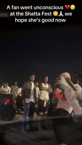 A fan went unconscious 💔😢 at the Shatta Fest 😇🙏🏻 we hope she’s good now #Shattawale #fypシ゚ #fyp 