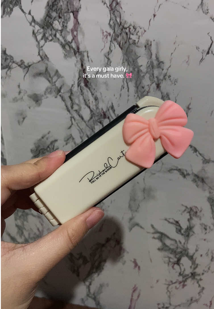 Every girl needs this — a mirror + hair brush in one! ✨ #haircomb #mirror #2in1 #girlythings #fyp 