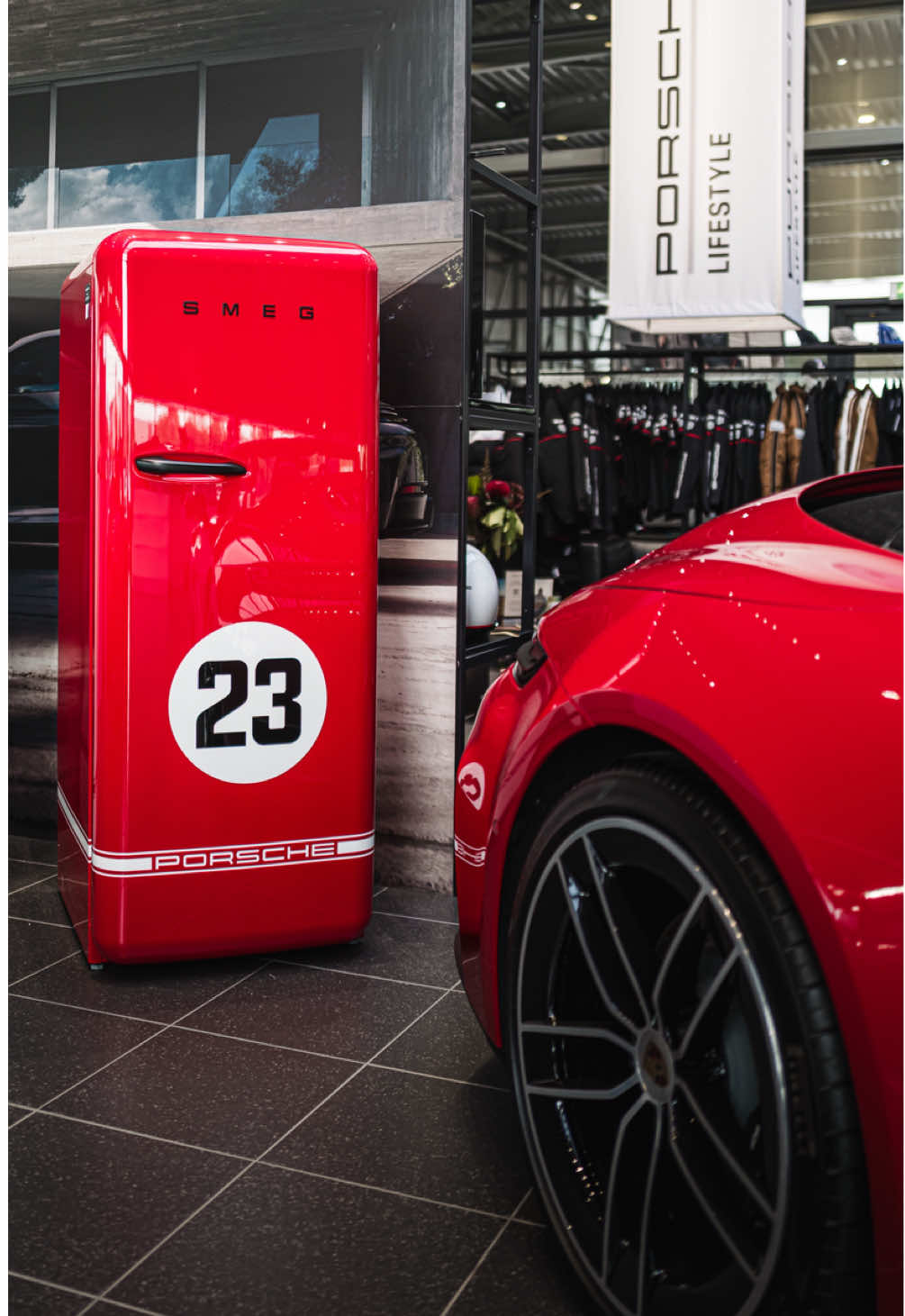 Introducing the Porsche x Smeg Collection, a tribute to precision, passion, and unmistakable Porsche DNA. Featuring: 🏎 Fridge 917 Salzburg, inspired by the legendary Porsche 917 ☕ Bean-to-Cup Coffee Machine 🥯 Toaster 💧 Kettle ❄️ Classic Fridge Every detail, crafted for those who live and breathe performance, from garage to kitchen. This is engineering you can feel, design you can live with. #PorscheXSmeg #PorscheDesign #SmegDesign #Porsche917 #LuxuryLifestyle          @Porsche @SMEG NL @SmegstoreParis-DAYLAC 