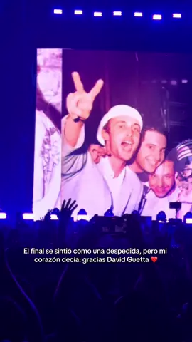 No sé si fue nostalgia o agradecimiento con esta leyenda, pero mientras sonaba Together sentí que toda mi adolescencia pasó frente a mí. Cada sonido me recordó por qué amo la música electrónica… porque ha estado ahí, acompañando cada versión de mí y ver a #DavidGuetta con quien empezó todo fue cerrar un ciclo con el corazón lleno de felicidad 🥺🤩  #guetta #concierto #concerts #concierto #fyp #paratiiiiiiiiiiiiiiiiiiiiiiiiiiiiiii #colombia #latam #monolith #gira #bogota #coliseomedplus #together #edm #edmtiktok #musiclovers #rave #techno #ElectronicMusic #fans #electronicdancemusic 