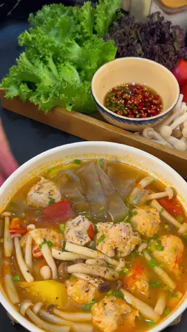 Miếng dong nấu tôm thịt , nhanh gọn mà ngon lắm lun#TikTokAwardsVN #xuhuong #miengdongsoito #miengdong #@bepnhangan94 @Bếp nhà Ngân 