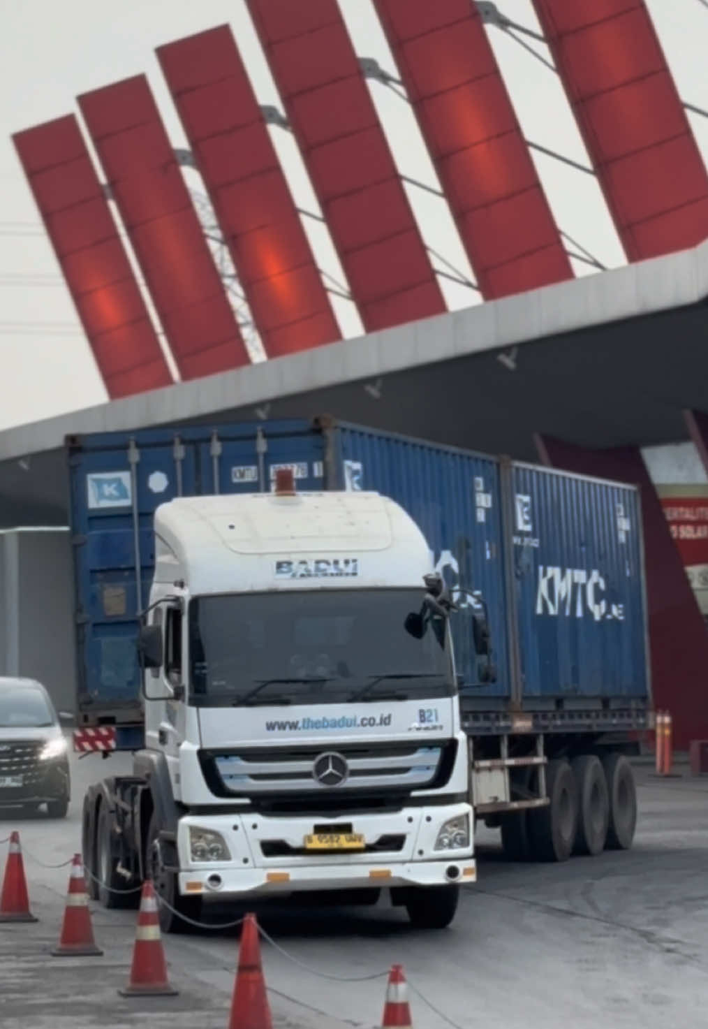 www.thebadui.co.id #thebadui #logistics #cargo #trucking #service #international #freight #shipping #mercedesbenz #axor #axor4928 #heavyduty #transporter #trailer #container #fyp #fyppppppppppppppppppppppp #fypage #fypシ゚ #fyppp #fypviralシ #foryoupage #foryoupageofficiall #4upage #4upageシ #4upageonly 