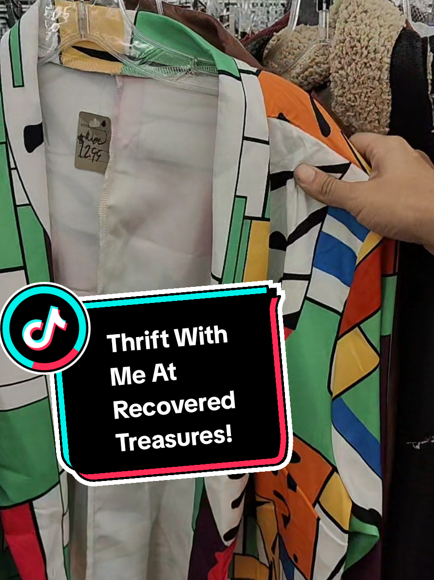 if you sell clothes online go check out the fantastic hanger @Trisha's Trove of Treasures sells, it has totally changed the way I lost my clothes and it'll get its own video but it's VERY cool. I did not need the little teapot with a cookie but if I bring it up, I'm not leaving without it! #thriftwithme #walkthrough #teapot #vintage #jacksonville 