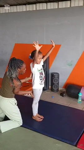 Elle a réussi son flippe arrière et ça ne fait que 2 semaines que nous travaillons depuis🔥🔥🔥#gymnastics #phenixlibreville #gymnastiquegabon🇬🇦 