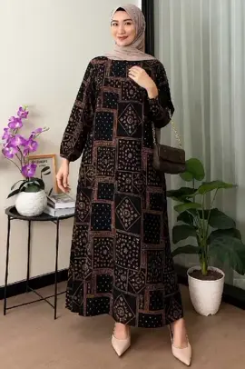 🌸 Daster Maura Jumbo — Nyaman, Adem, Tetap Cantik di Rumah! 🌸 ✨ Bahan rayon super adem & jatuh di badan ✨ Model longgar, busui & bumil friendly ✨ Motif etnik modern — bikin tampil anggun! ✨ Ukuran jumbo LD 120 cm, PB 130 cm ✨ Cocok buat santai, ngopi sore, atau ke pengajian 💕 🖤 Warna: Hitam | 💚 Hijau | 💙 Biru 👗 Jahitan rapi, potongan cantik, nyaman dipakai seharian! buruan cekout sekarang bestie jangan sampai kehabisan! 
