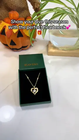 Looking for a gift that actually means something? 🩷 This Havire heart necklace is a perfect holiday surprise—timeless, sweet and full of love.#heartnecklace #giftforher #jewlerytok #tiktokshopblackfriday #tiktokshopholidayhauls 