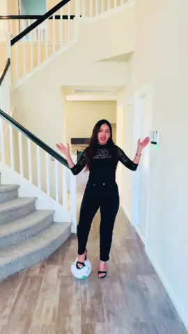 🏡✨ ¡La casa de tus sueños te espera! ✨🏡 Descubre esta espectacular residencia de 5 habitaciones, diseñada para quienes buscan espacio, elegancia y comodidad en cada rincón. 🌿 Con amplias áreas sociales, cocina moderna, jardín privado y acabados de lujo, este hogar lo tiene TODO. 😍 Ideal para familias grandes o quienes aman recibir invitados, su ambiente luminoso y sus detalles únicos te harán enamorarte desde el primer momento. 💫 📍 Ubicación privilegiada 🛏️ 5 habitaciones | 🚿 4 baños | 🚗 Garaje doble 🌅 Amplia terraza con vista panorámica ¿Quieres comprar o vender tu propiedad? 🏠 📞 Contáctame hoy mismo: +818-741-6359 📩 DM para más información o agendar una visita #CasaDeLujo #Inmuebles #HogarSoñado #BienesRaíces #CasaEnVenta           