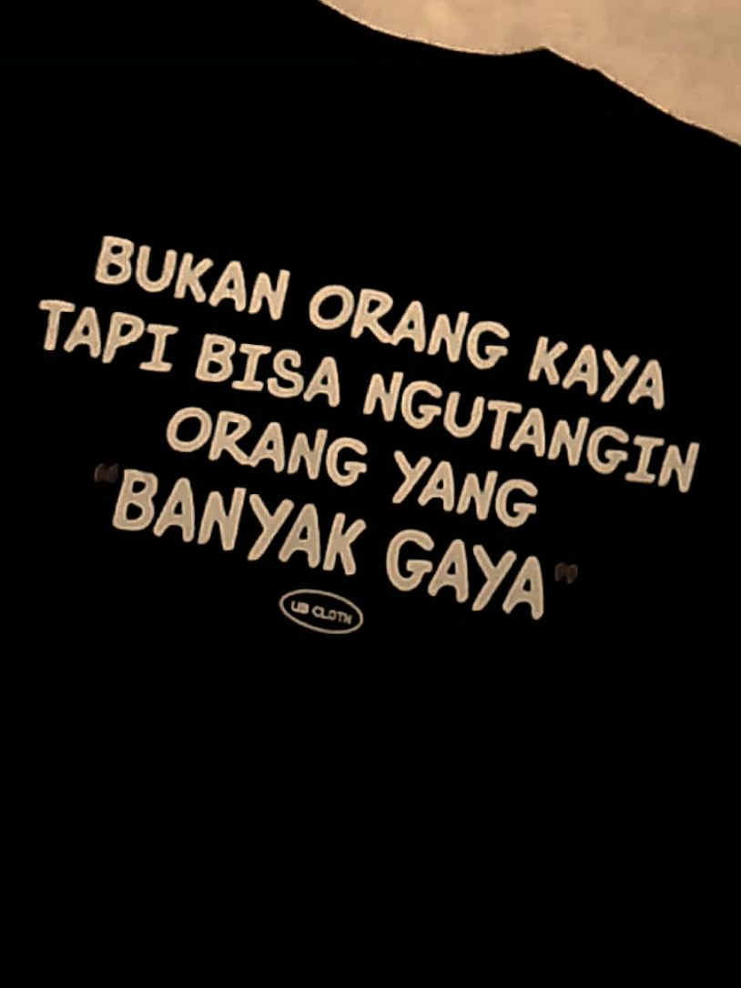 bukan orang kaya tapi bisa ngutangin orang yang banyak gaya #shiita_shop #kaosviral #kaoskatakata #kaosdistro 