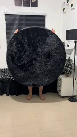 ang ganda ilagay sa bed at patungan ng salamin soft and fluffy carpet nato #roundcarpet #fluffycarpet #roomdecoration #fyp 