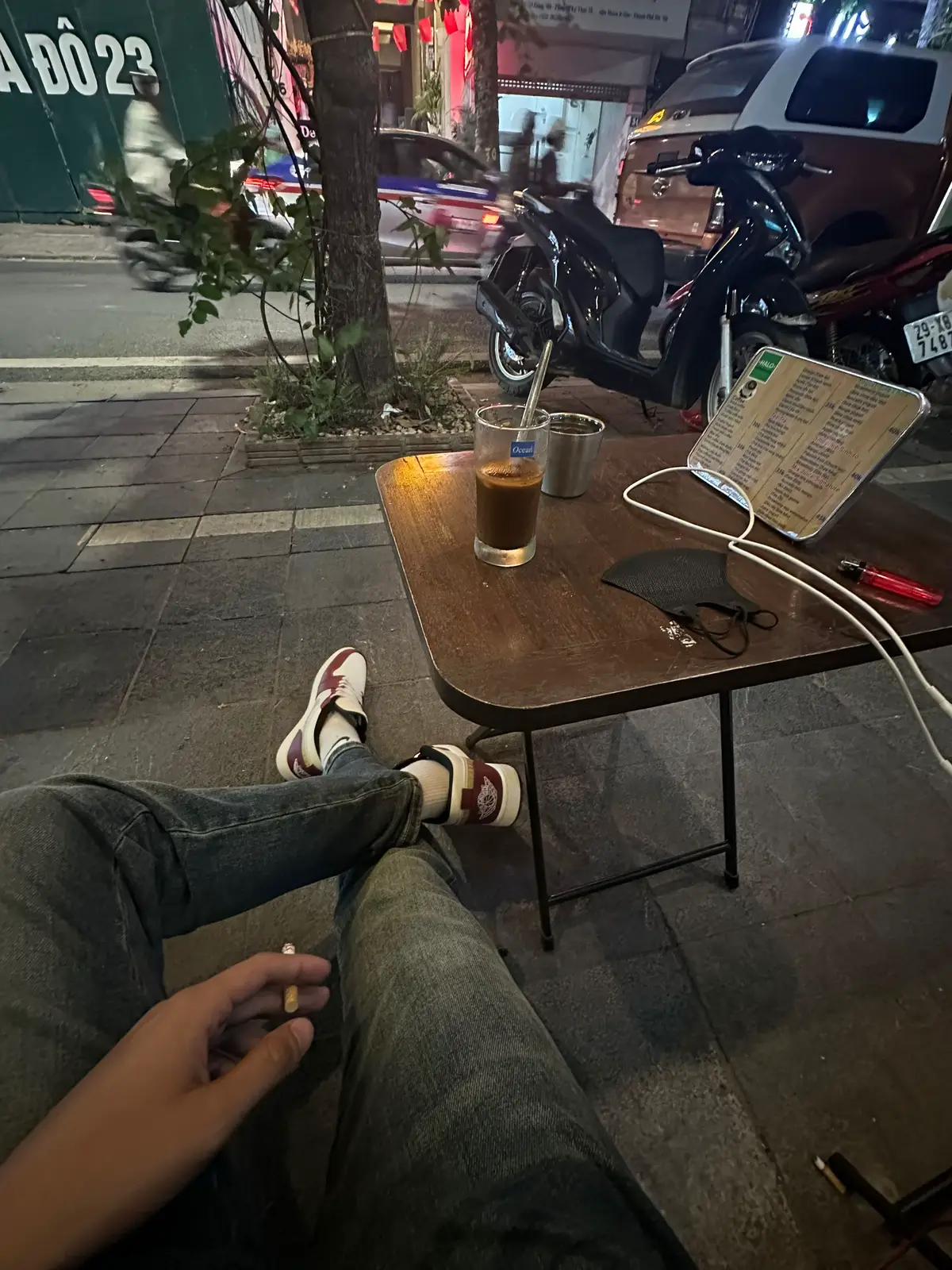 Mình không biết mình đang tự do hay cô đơn nữa…