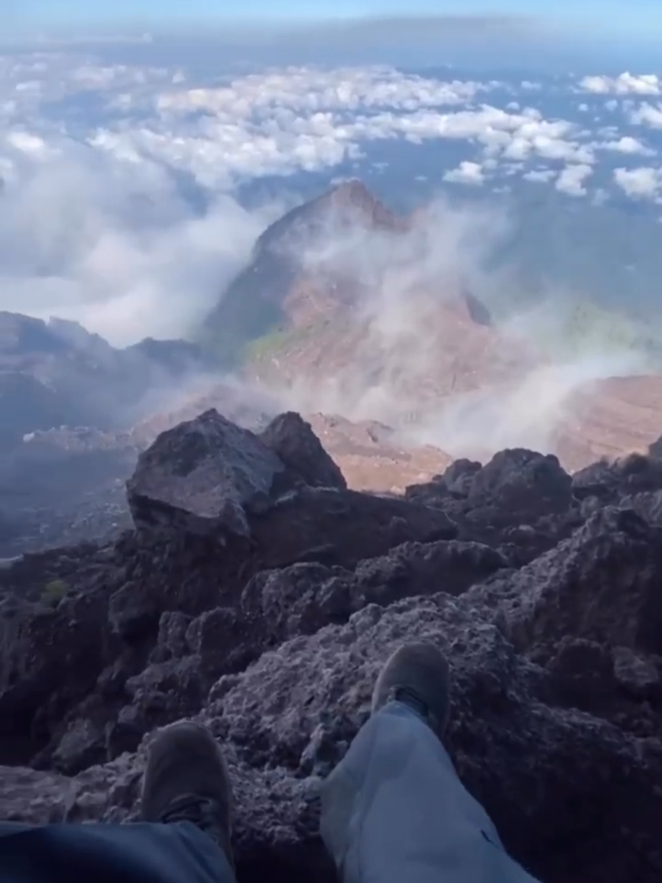 #raung #raung3344mdpl #gunungindonesia #mountain #7summits 