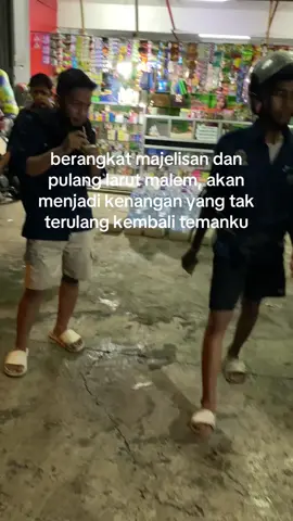 kalau masih bisa berkumpul,BERKUMPULAH kawan karena kenangan ini gabisa terulang kembali🥺😇@JAMBOY_POESAT  