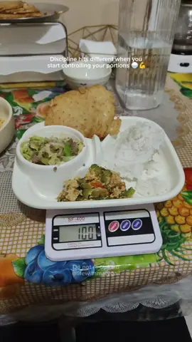 100g of white rice = 130 kcal 🍚  Lunch and dinner time only. 🙌 Kung seryoso ka sa caldef, you definitely need this food scale,nlaking tulong to stay on track! 💪  #caldef #foodscale #caloriedeficit