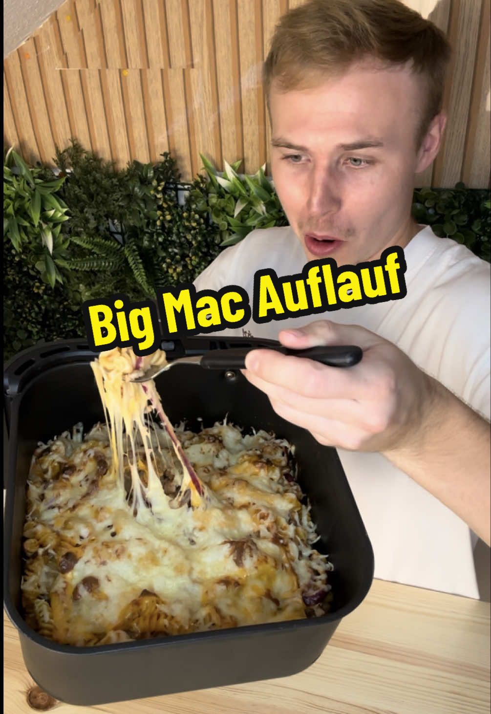 Big-Mac Auflauf Rezept aus dem Airfryer!😍 #airfryer #rezept #auflauf  Zutaten: -500g gekochte Nudeln -400g Hackfleisch -1 Zwiebel -Gewürzgurken -400g passierte Tomaten -200ml Kochsahne -Pfeffer -Salz -Senf -Cheddar Käse -Pizza-Käse