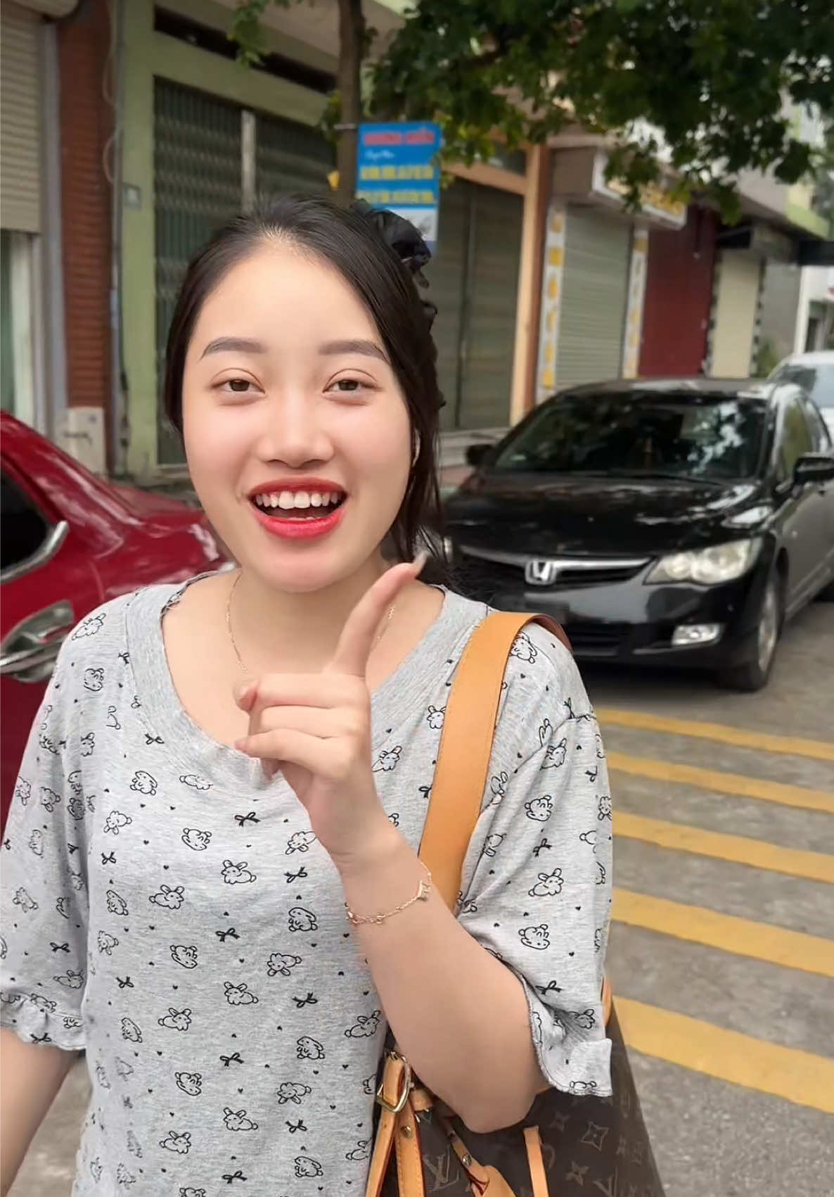 Rủ đi mua vàng cái tươi ngay…@Thanh Huyền #chútưbn #vtmgr  #quoctephunu 