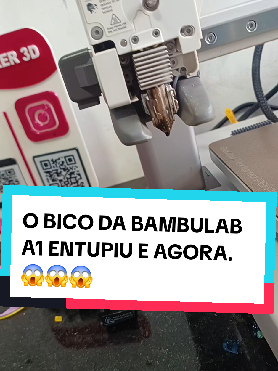 DESENTUPINDO O BICO DA BAMBULAB A1, QUE ESTAVA COM FILAMENTO NO DISSIPADOR DE CALOR . . . . #3dprinting #bambulab #bambulaba1 #manutencao 