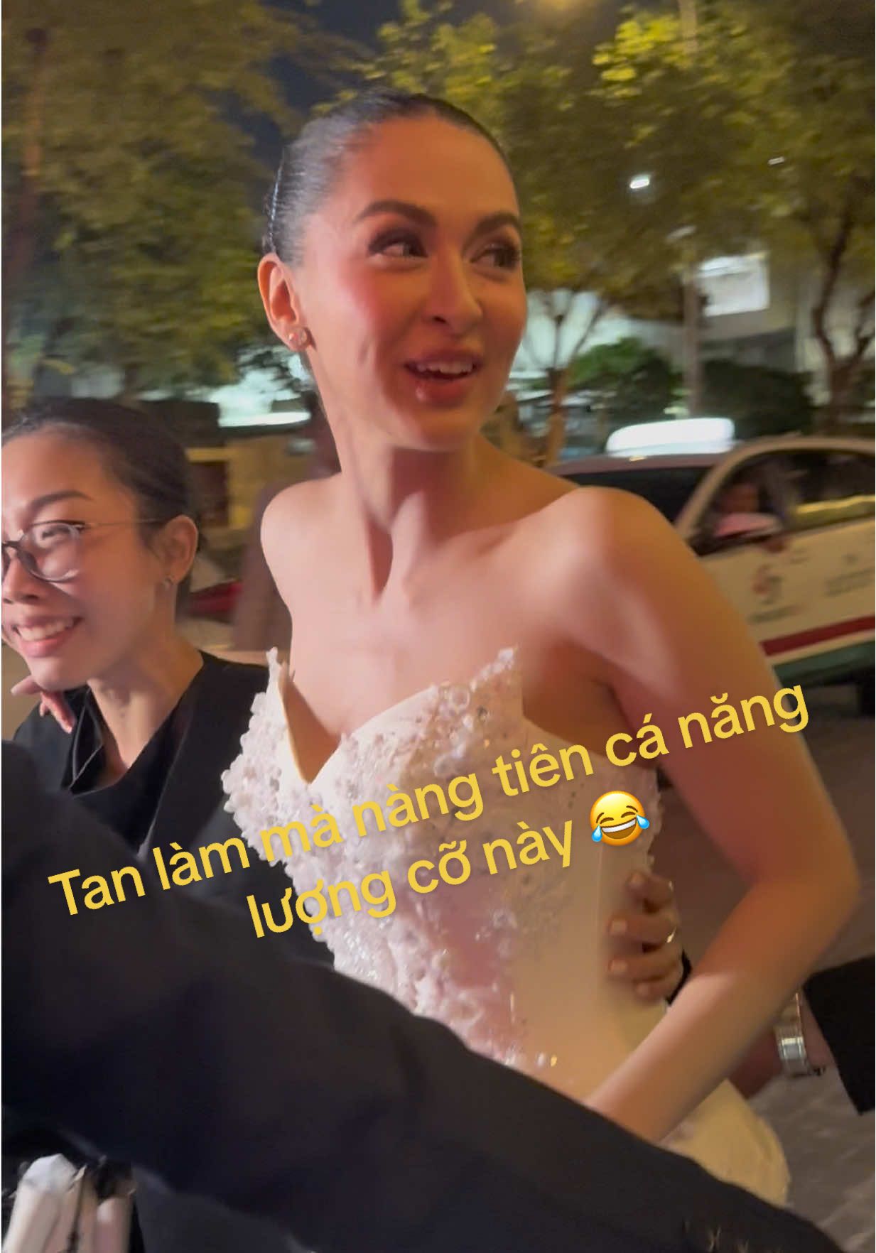 Dù tan làm muộn nhưng C @Marian Rivera vẫn vui vẻ thân thiện chào mọi người… Năng lượng chữa lành của mn luôn iu thương c 🦋❤️😊☺️#marianrivera #Dongyan #socute #beutiful #xuhuongtiktok 