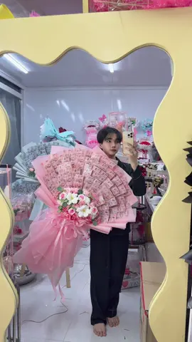 Em thích bó này k…#tiemhoanhaqui🌸 #traogiuyeuthuong #tiemhoasap_An_Giang #châu_phú_an_giang #hoa20_10 