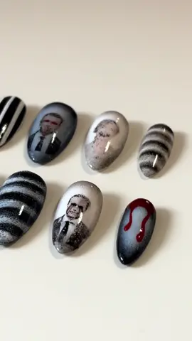 Mes paralysies du sommeil 😔  Le lien est dans ma bio si vous voulez les ongles les plus terrifiants de France 🎃 #nails #Halloween #macrondemission #pressonnails #nailartist 