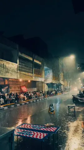 semarang with rain 🌧️🌧️ #semarangstory #semarang24jam #streetcoffee #semarang #pekojansemarang 