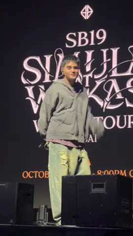 ANG CUTE MAG FLYING KISS 🤣🥰 #SB19_PABLO #SaWWorldTourDubai 