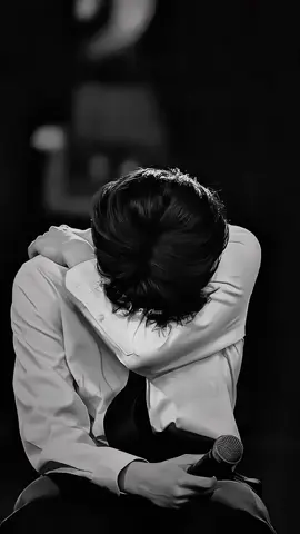 “因为不爱任何人而感到孤独，总比爱一个人却仍然感到孤独要好。” “Thà rằng cô đơn vì không yêu ai,còn hơn yêu một ai đó nhưng trong lòng vẫn cô đơn.”#zhuzhixin#zhuzhixin_朱志鑫#xuhuonhtiktok#fpyシ#xhhhhhhhhhhhhhhhhhhhhhhh 