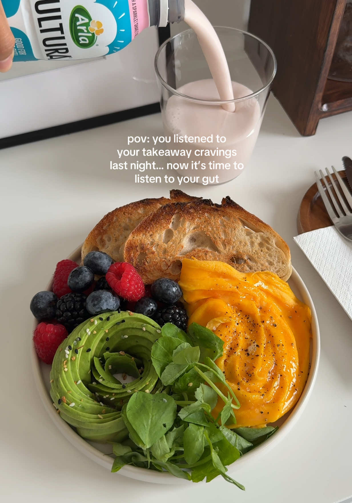 AD| should’ve listened to my gut last night, but better late than never! Arla Cultura saving my morning. @Arla Cultura Uk #arlacultura 