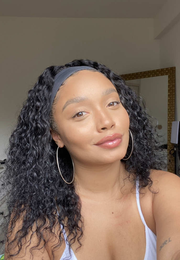 Já faz um tempo considerável que subsisti o uso da base pelo protetor solar com cor. Depois de testar várias marcas finalmente encontrei um que entrega uma cobertura boa, durabilidade e que performa bem quando são adicionados outros produtos por cima. Adorei! Eu uso a cor 4 #makeup #fyp 