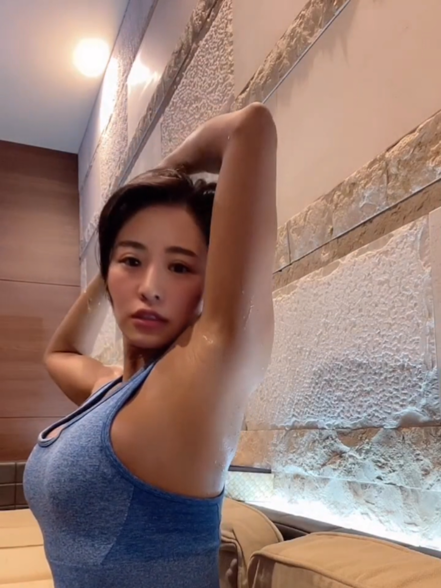 tante jepang ketek basah 💦💦🥵🥵🥵 #ketekbasah #sweaty #ketiakbasah #ketiakberpeluh #ketek 