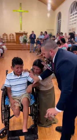 Poderoso milagro, la pierna le crece aún niño.#viral #milgros #Dios 