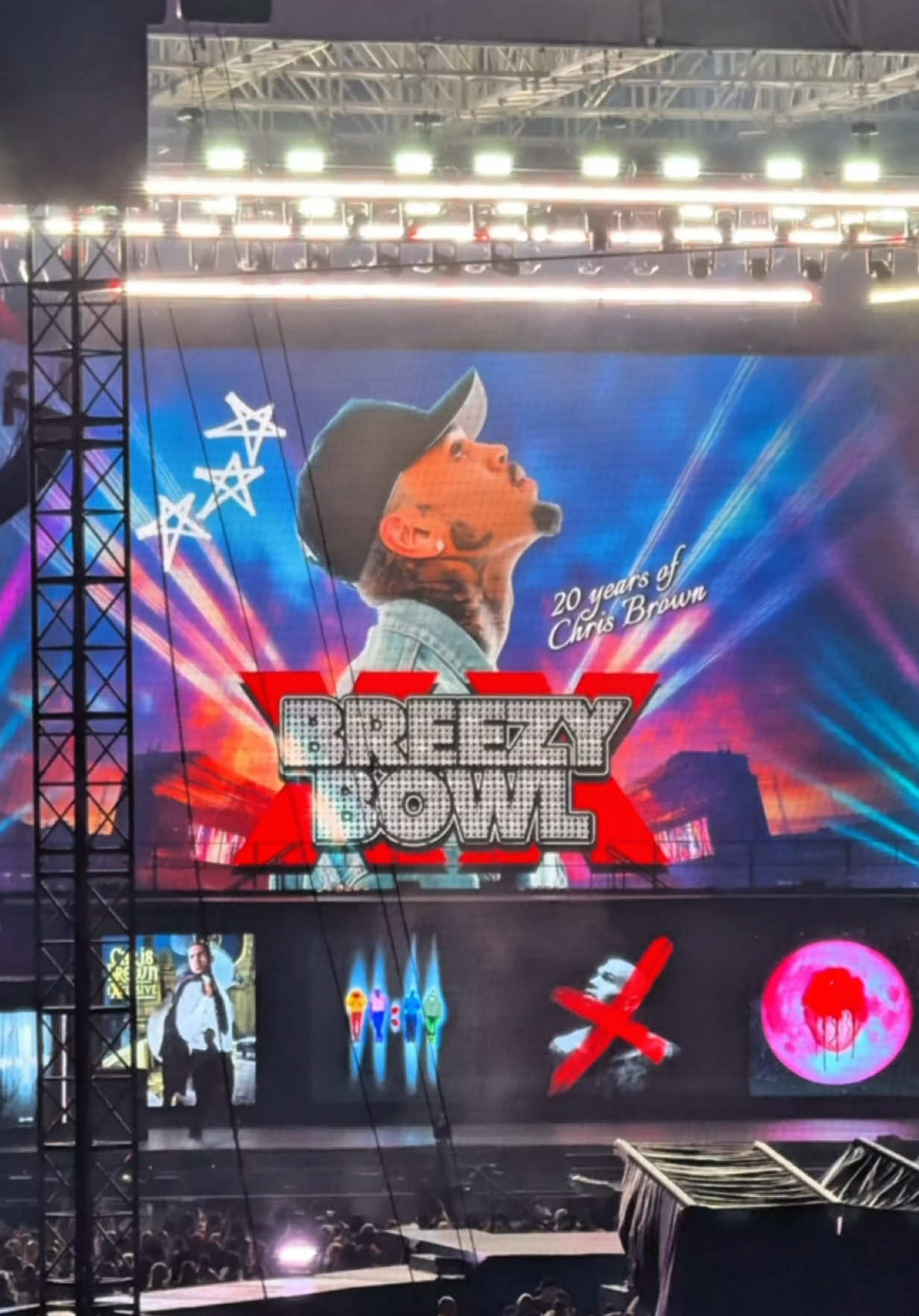 Safe to say the girls had a TIME at the concert 💕 Still not over how much fun we had, I literally watched this 100x 😂 #breezybowl 