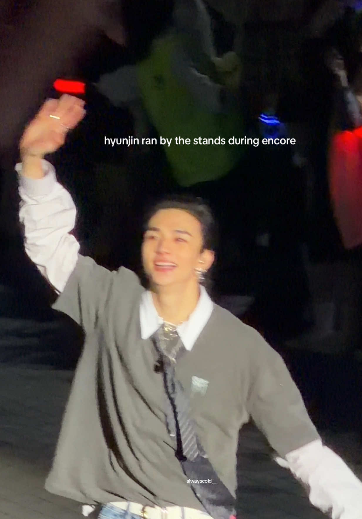 so did lee know and bangchan!! 💫  #straykids #skzconcert #hyunjin #skz #dominatecelebrate 