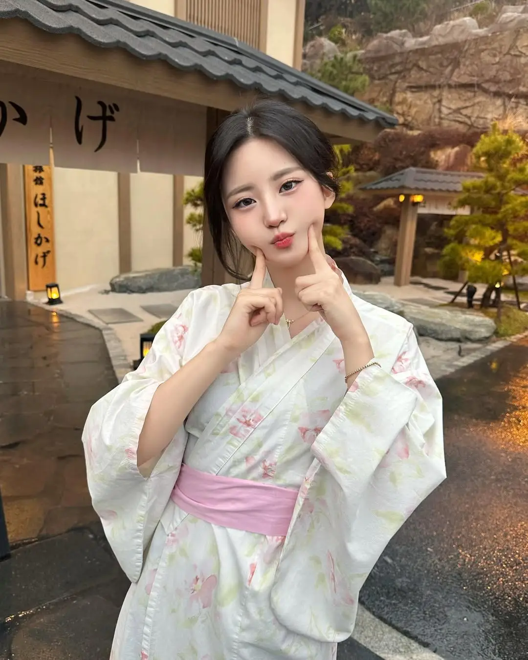 양유정 secretloversecretlover  u_jjung007 탈색하고 머리 다 끊겨서 골룸이었는데 olrang_yuwol 원장님이 나 살려줌.. 덕부네 여행와서 마니 찍구갑미다💕 ブリーチして髪が切れて ゴルムみたいだったけど olrang_yuwol 院長さんが助けてくれました.. おかげで旅行に来てたくさん写真撮って帰ります💕 #secretloversecretlover📸🇰🇷🇰🇷🇰🇷🇰🇷 #secretloversecretlover📸🇰🇷🇰🇷🇰🇷🇰🇷 #koreanmodel #koreanmodel 