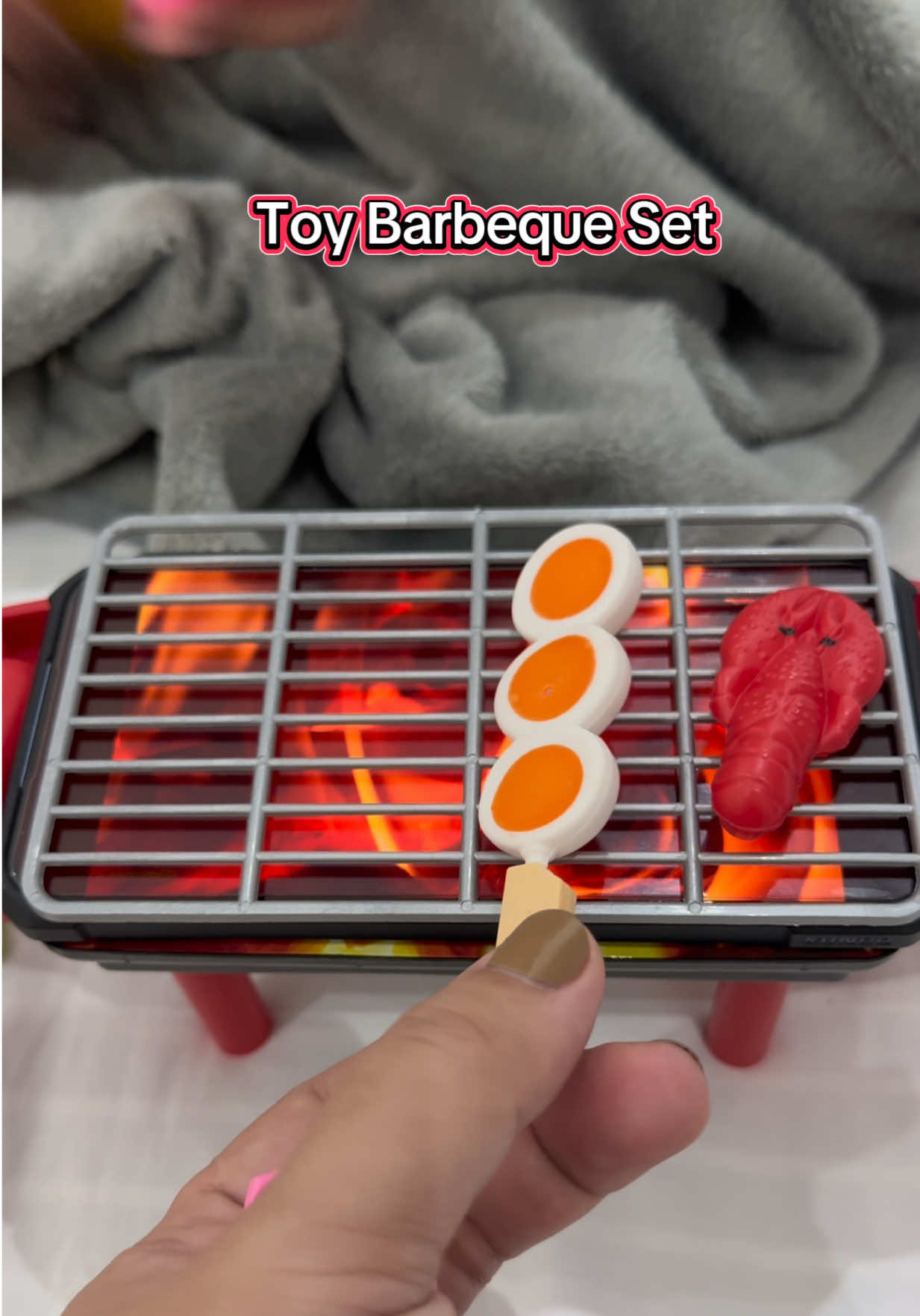 Kung puro gadgets nalang ang mga anak mo lalabo ang mata nila, bilhan mo sila nito at makipaglaro ka para nakapagbonding na kayo less screen time pa! Best Christmas gift din to for kids. 🥰 #toybarbequeset #bbqtoyset #barbequetoyset #bbqtoysetforkids #bestgiftforkids 