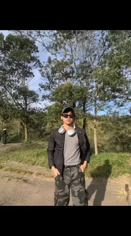 solo hiking seruwww, minusnya gada yg diajak ngobrol hahaha #foryou #kalitalanggunungmerapi 