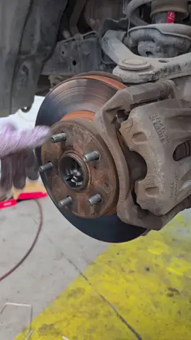 Toyota hilux install new front brake pads and rotor #DIY #mechanic #automotive 