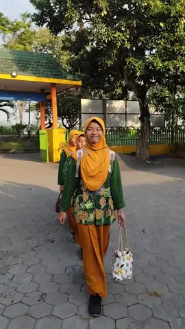 -Pembiasaan 5S (Senyum, Salam, Sapa, Sopan, Santun) di sekolah SMPN 1 Gending- #5s #pembiasaan #karakter #smpn #fyp 