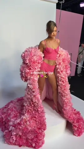 Sunday plans: Command like @gigihadid. #VSFS #VictoriasSecret #vsfashionshow 