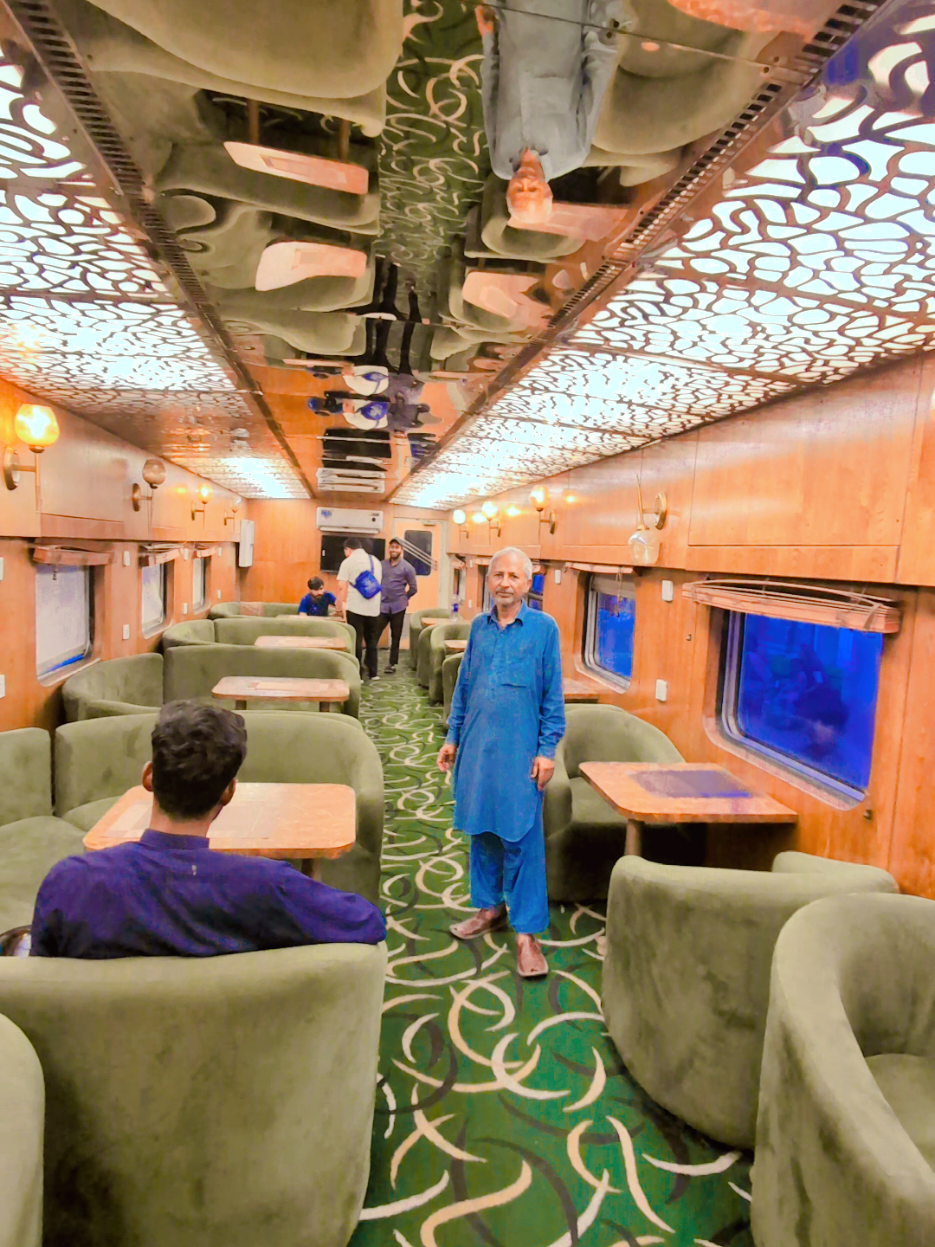 Premium Lounge Review | Tezgam Express Pakistan 🚆✨ #trainspotting #railway #Vlog #fyp #foryou 