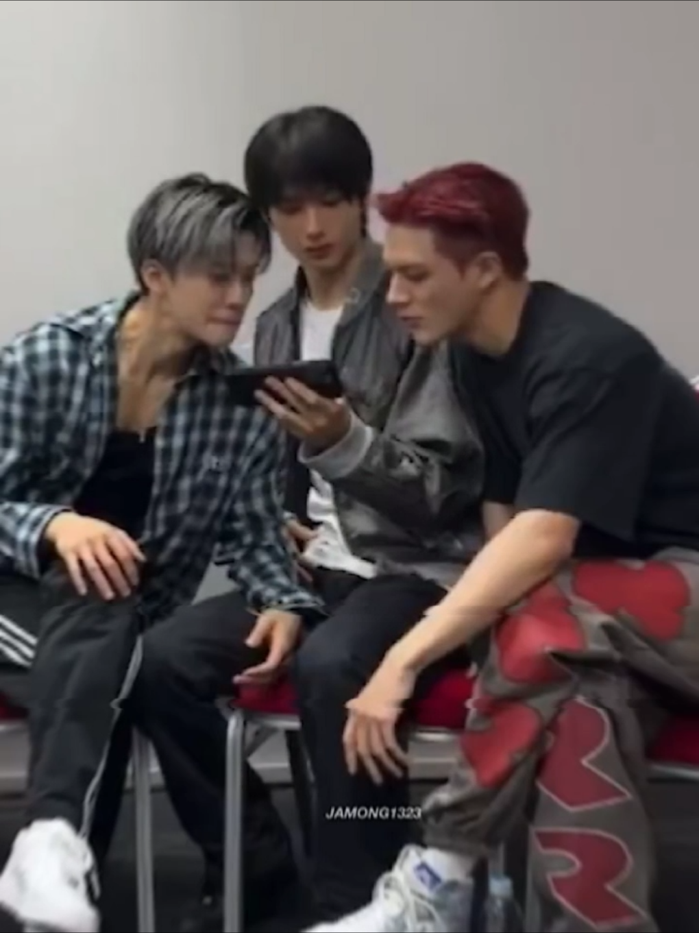 udah kek anaknya lagi nonton sesuatu tapi di kepoin mulu ama ortunya 😭🤏#jeno #jaemin #jisung #nomin 
