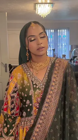 Mehndi look🫶🏻💕 Fresh,clean glam perfect for mehndi night Muse @Samia Begum  #manchestermakeupartist #manchestermua #oldhammua #rochdalemakeupartist #indianmakeupartist 