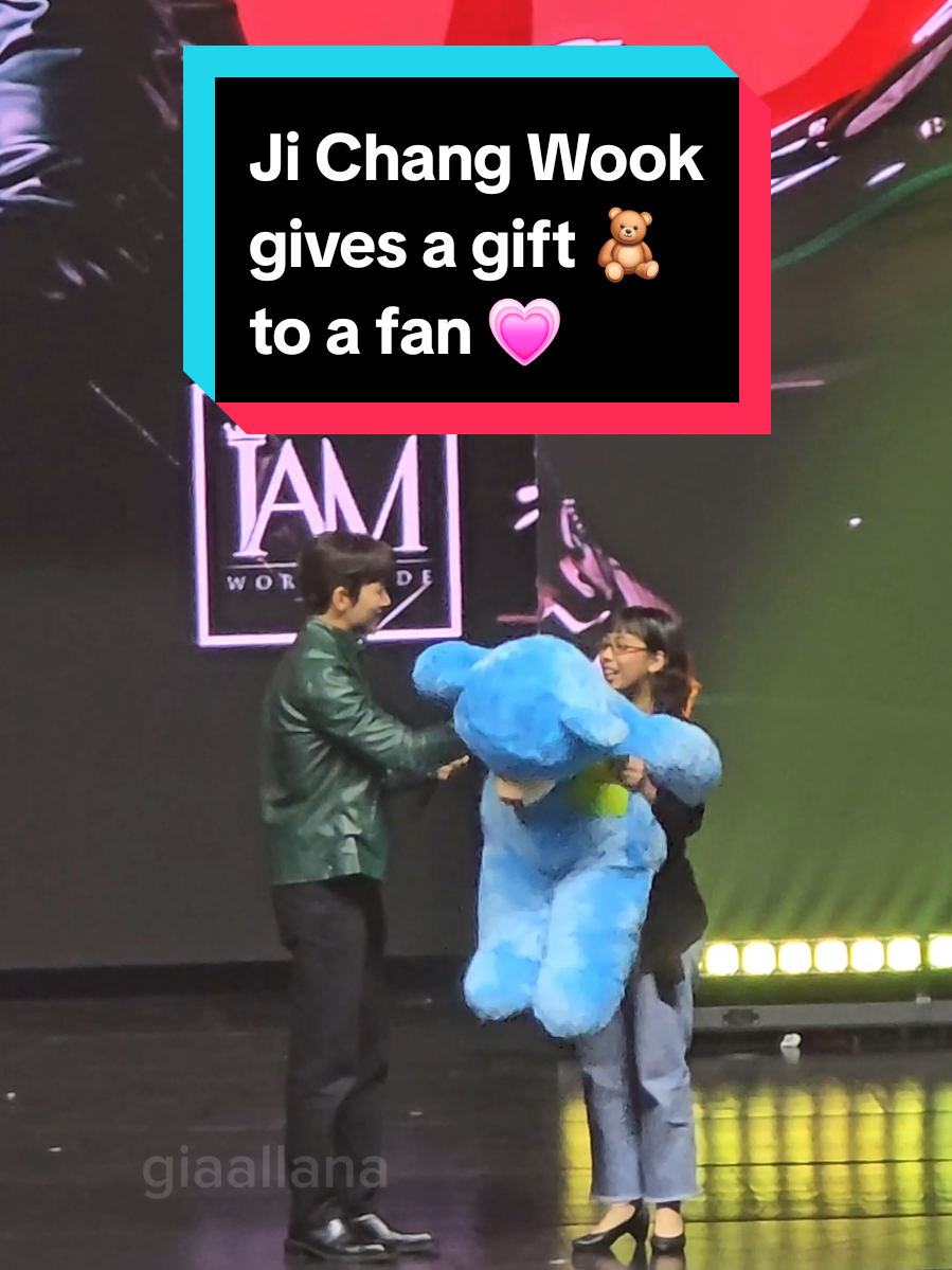 Ji Chang Wook's gift to a fan: a bear~ 🧸💗✨️ during IAM Worldwide's 8th Anniversary Event DOMIN8. --------------- Ji Chang Wook is part of tonight's IAM WORLDWIDE DOMIN8 concert with NTX and BINI at the Mall Of Asia Arena. The actor starred in 