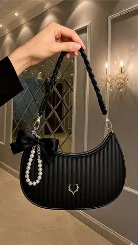 Udah capek capek nabung eh malah banting harga #taswanita #taswanitamurah #tasselempangwanita #tasslingbagwanita 