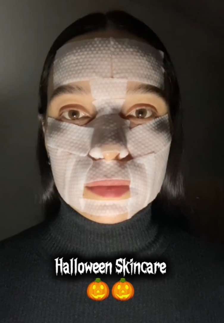 Vem fazer skincare comigo no clima do Halloween 🎃  Usei a linha Azelaic Acid que ajuda a controlar a oleosidade, acalmar a pele e clarear manchinhas. Todos os produtos da VT COSMETICS estão disponíveis para compra na Amazon e YesStyle. @vtcosmetics_latam @VT Cosmetics US  #vt #vtcosmetics #azelaic #acneskincare #Halloween 