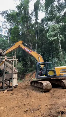 Dan pada ahirnya sampe jga ke lokasih baru😁#operatormudah #tambangemas @Hendrin @Bey_d❤️‍🔥 